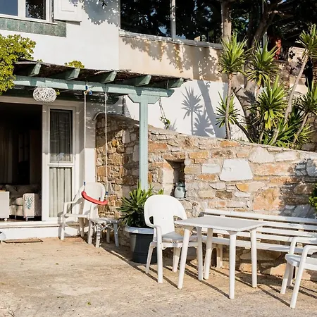Delfi Villa Kini